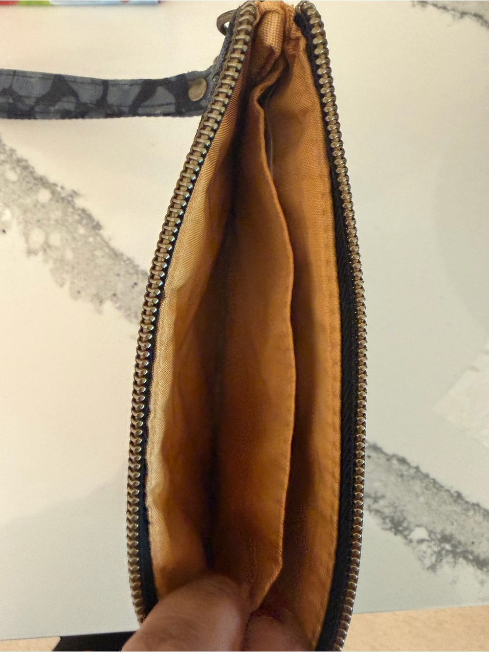 TRAVELON Black Leopard Print Wristlet NWOT - Picture 5 of 5